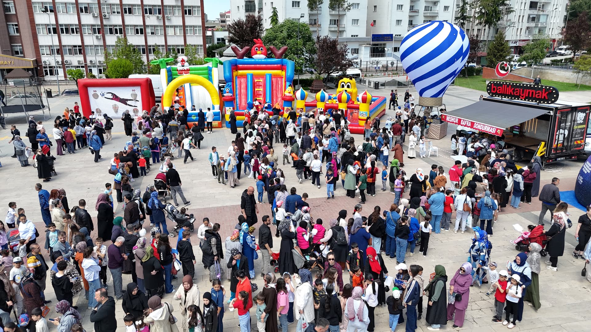 BÜYÜKŞEHİR'İN IŞIĞI BAFRA'DA PARLADI