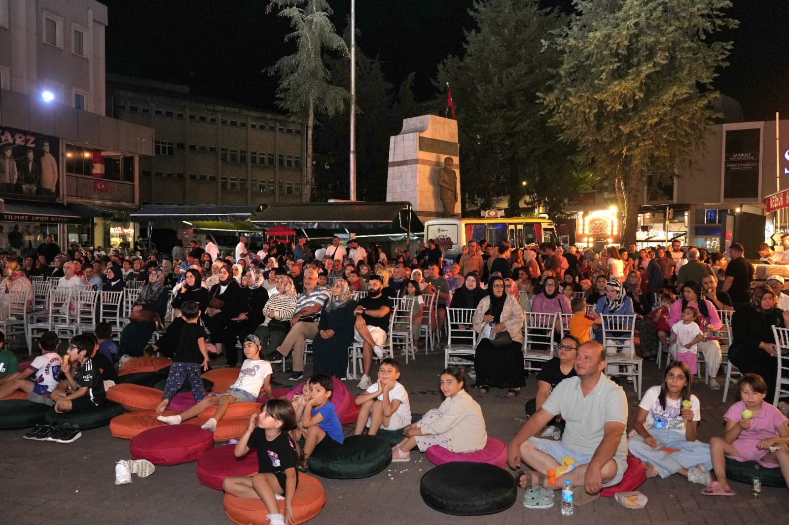 BÜYÜKŞEHİR’İN AÇIK HAVA SİNEMA GECELERİ BAŞLADI - Görsel 3