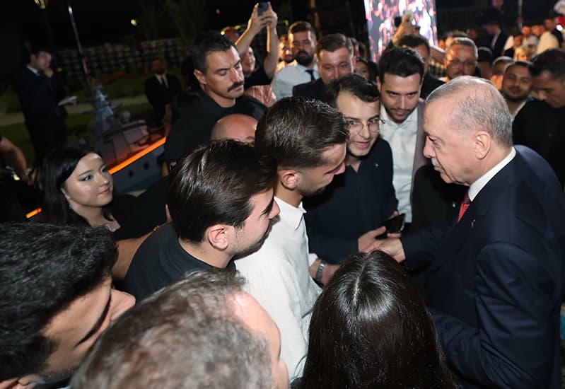 PETEK GENÇ CUMHURBAŞKANI ERDOĞAN’I AĞIRLADI - Görsel 4