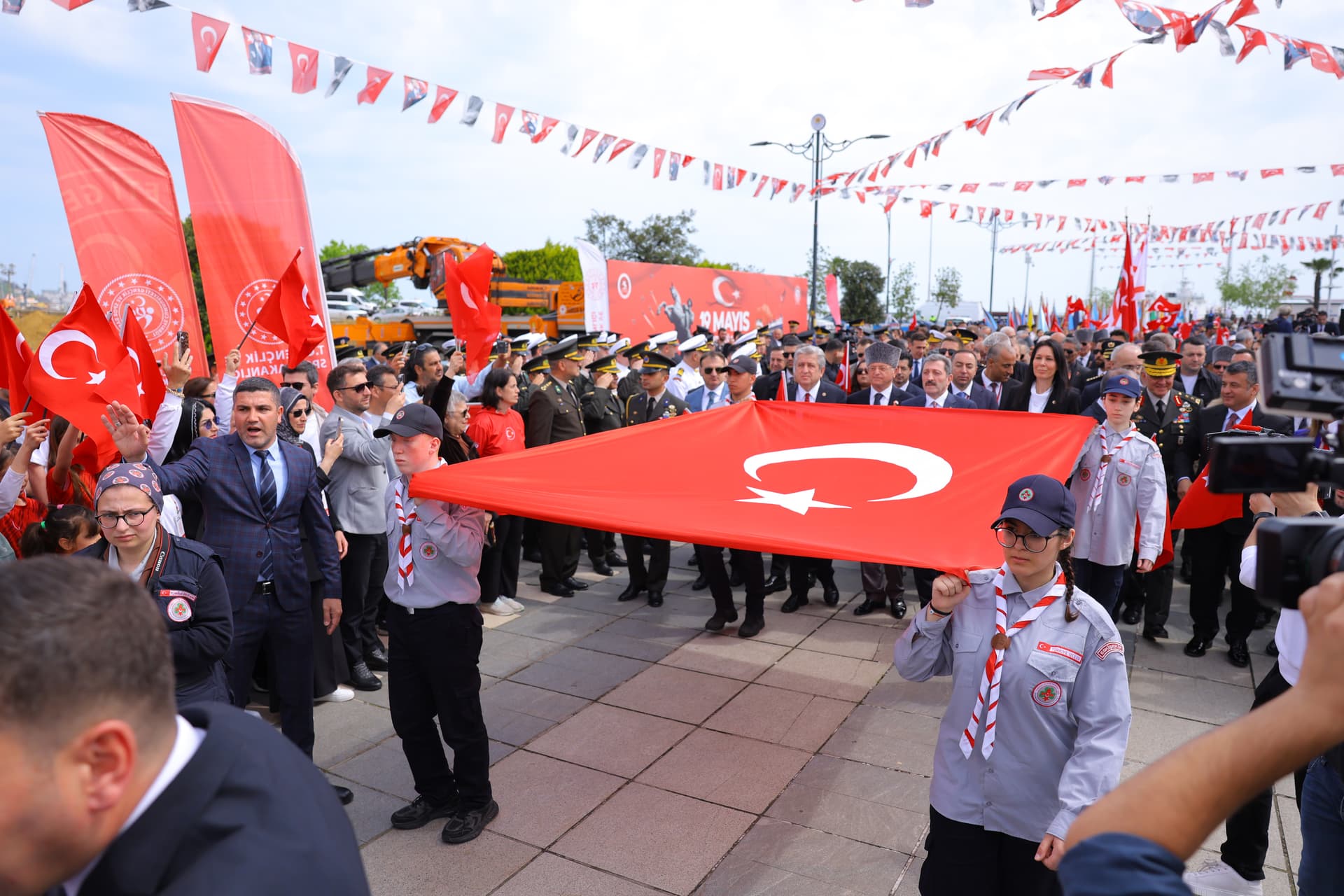 19 MAYIS BAYRAK TESLİM TÖRENİ