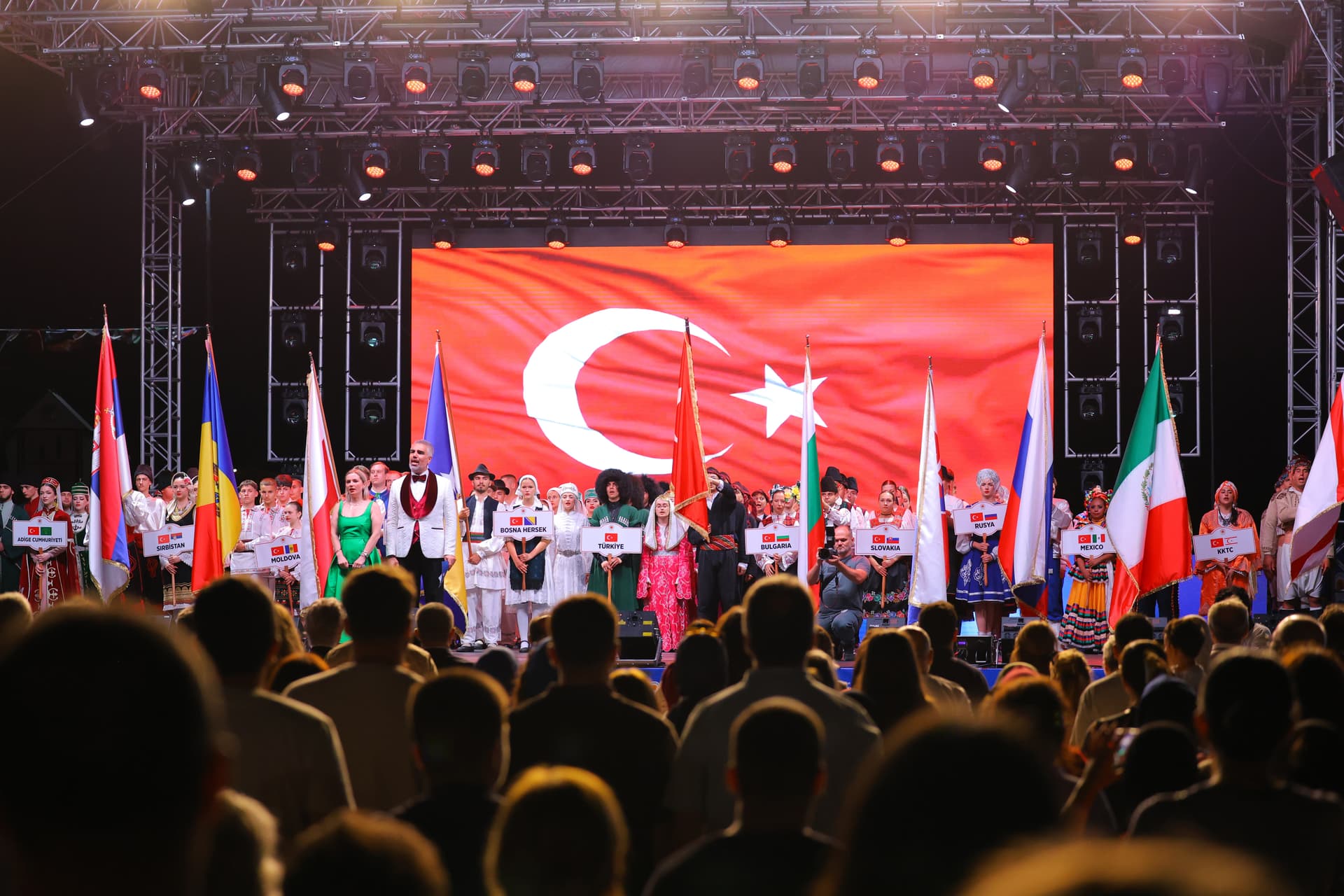 36. ULUSLARARASI HALK OYUNLARI FESTİVALİ COŞKUYLA GEÇTİ