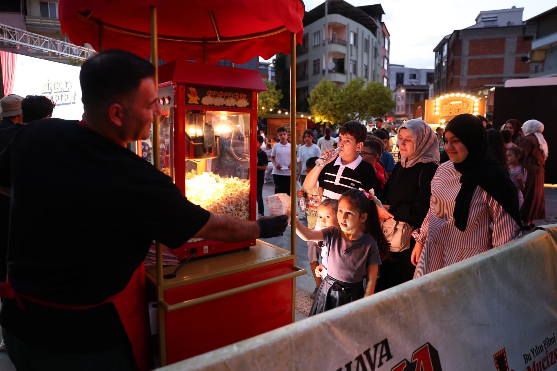 AÇIK HAVA SİNEMA GECELERİ SALIPAZARI