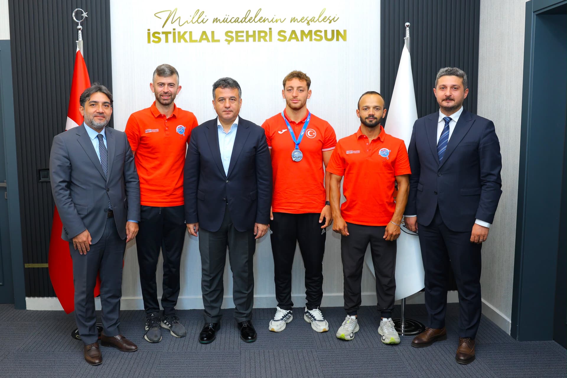 BAŞKAN DOĞAN MİLLİ SPORCUYU AĞIRLADI