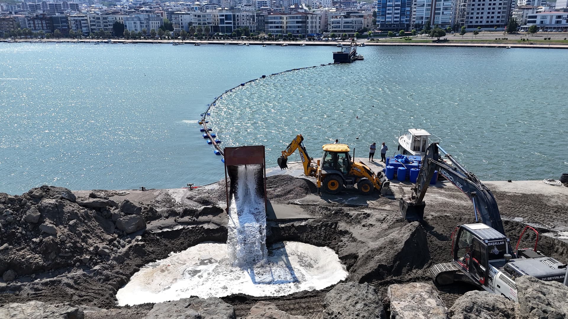 BÜYÜKŞEHİR’DEN ÖRNEK ÇEVRE ÇALIŞMASI! DENİZ TABANI YENİLENİYOR, KIYILAR GÜÇLENİYOR