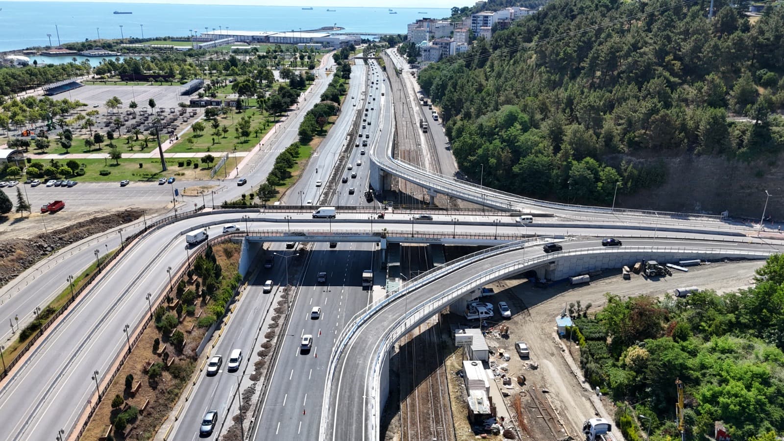 İKİ ÖNEMLİ BAĞLANTI YOLU TRAFİĞE AÇILDI