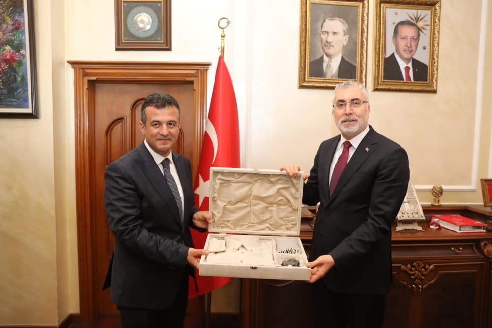 Bakan Işıkhan Başkan Doğan’ı ziyaret etti