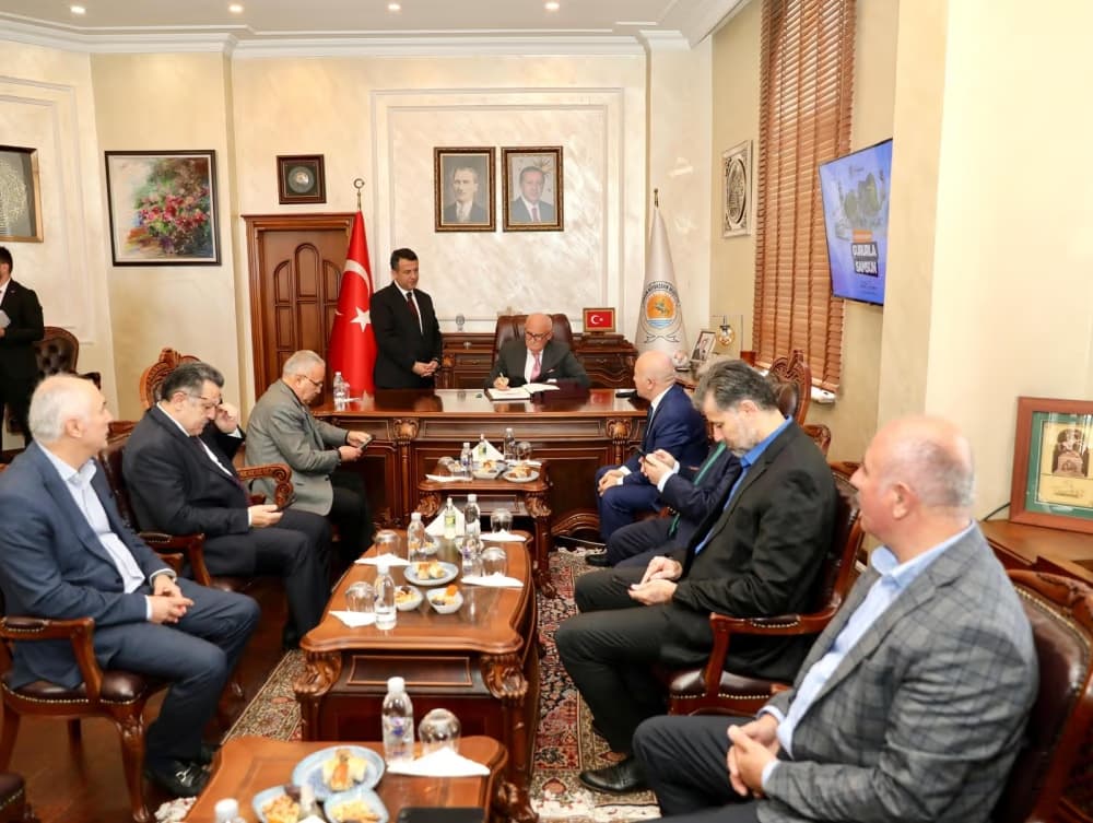 Başkan Doğan “Yerel Yönetimler” heyetini Büyükşehir Belediyesinde ağırladı