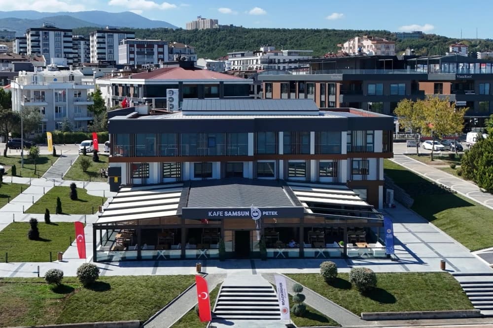 GENÇLER BU MEKANI ÇOK SEVDİ! PETEK GENÇ YOĞUN İLGİ GÖRÜYOR