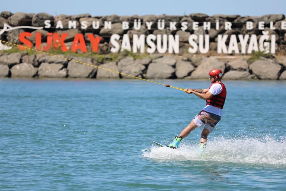 Karadeniz’deki ilk ve tek su kayağı merkezi “Sukay” sporseverleri ağırlıyor
