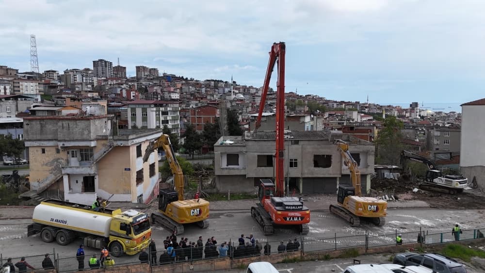 KENTSEL DÖNÜŞÜMDE YIKIMLAR ANADOLU MAHALLESİ’NDE BAŞLADI