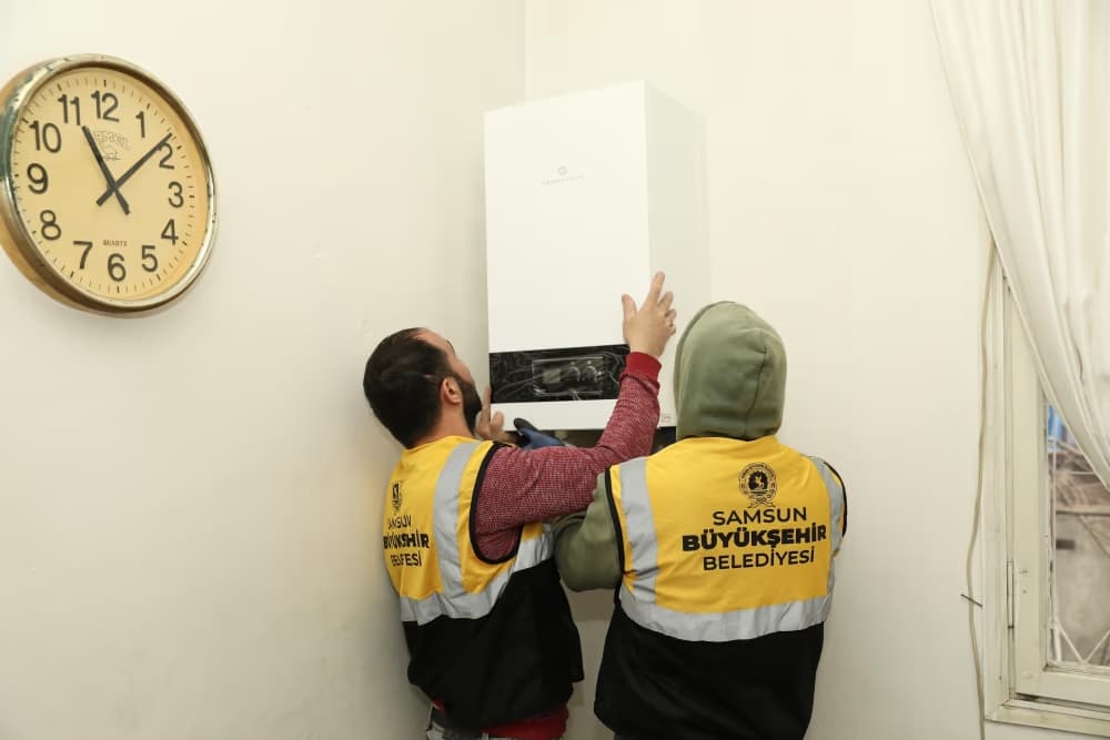 Soğuk kış günlerinde haneler doğal gaza kavuşuyor