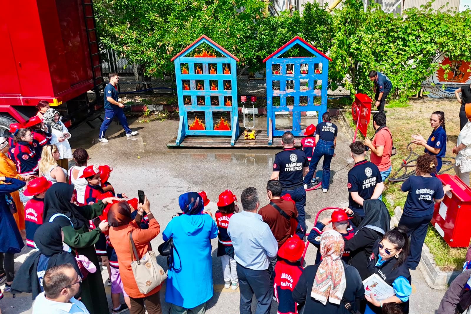 ÖZEL ÇOCUKLAR İTFAİYECİLİK MESLEĞİNİ YAKINDAN TANIDI