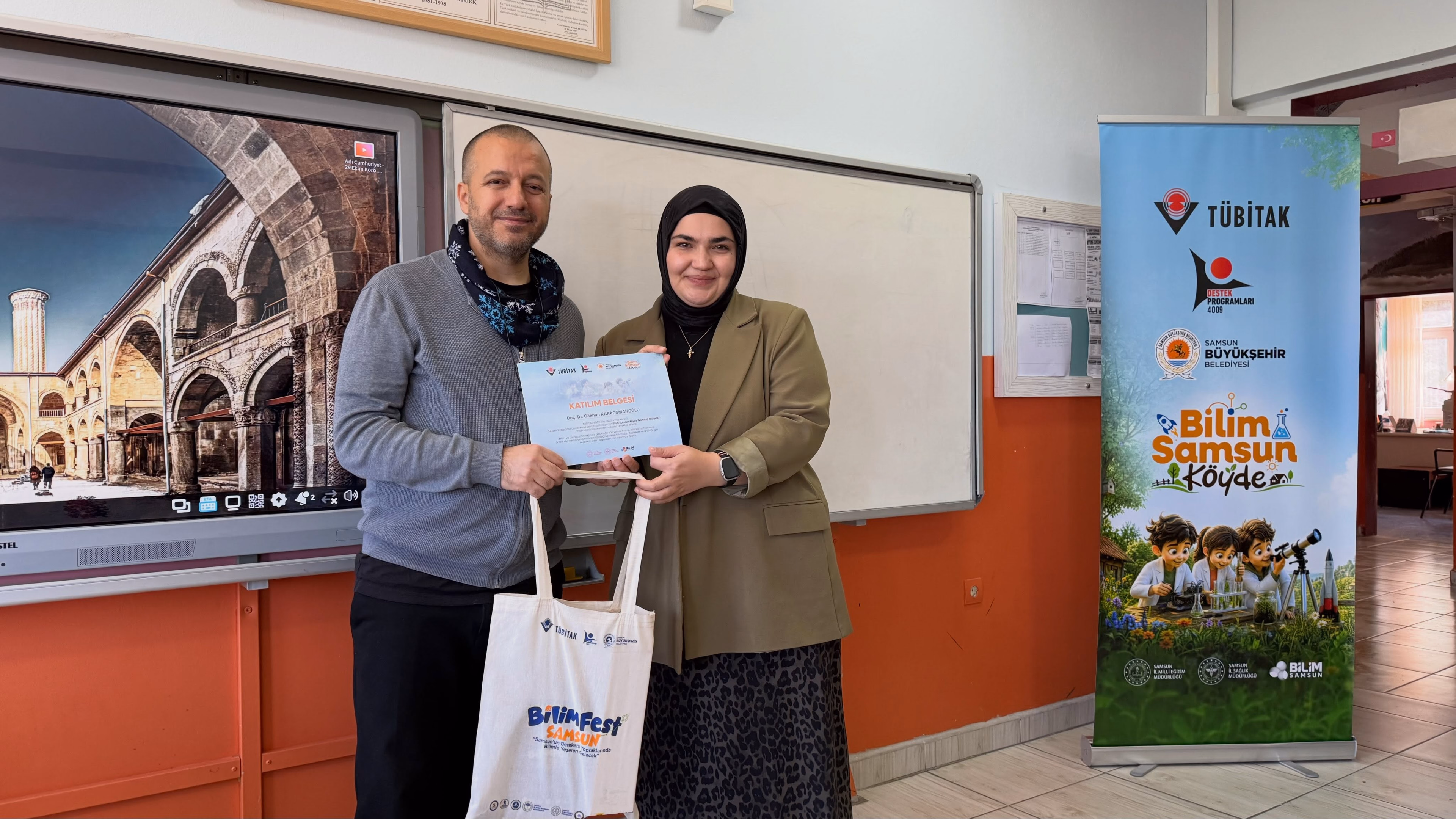 Bilim Samsun Köyde: Dijital Dünyada Bilinçli Gençler! - Görsel 1