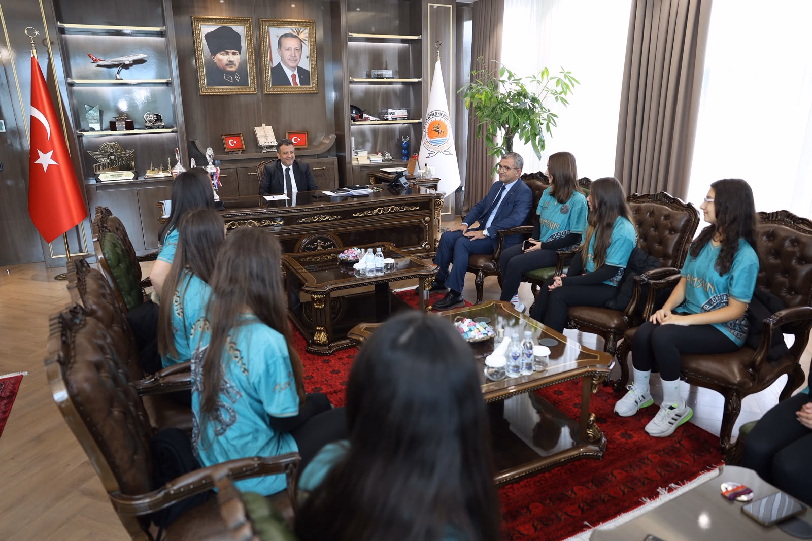 DRAGON BOT TÜRKİYE ŞAMPİYONASI’NDA DERECEYE GİREN SPORCULAR BAŞKAN DOĞAN’I MAKAMINDA ZİYARET ETTİ  - Görsel 4