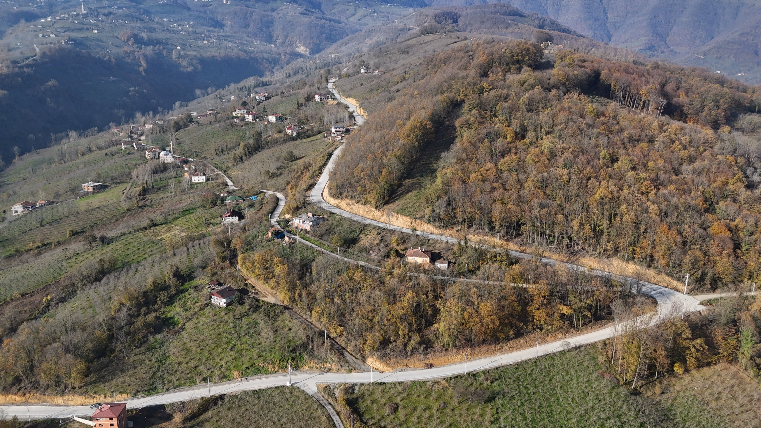 BAŞKAN DOĞAN AYVACIK İLÇESİNDE YOL ÇALIŞMALARINI İNCELEDİ - Görsel 1