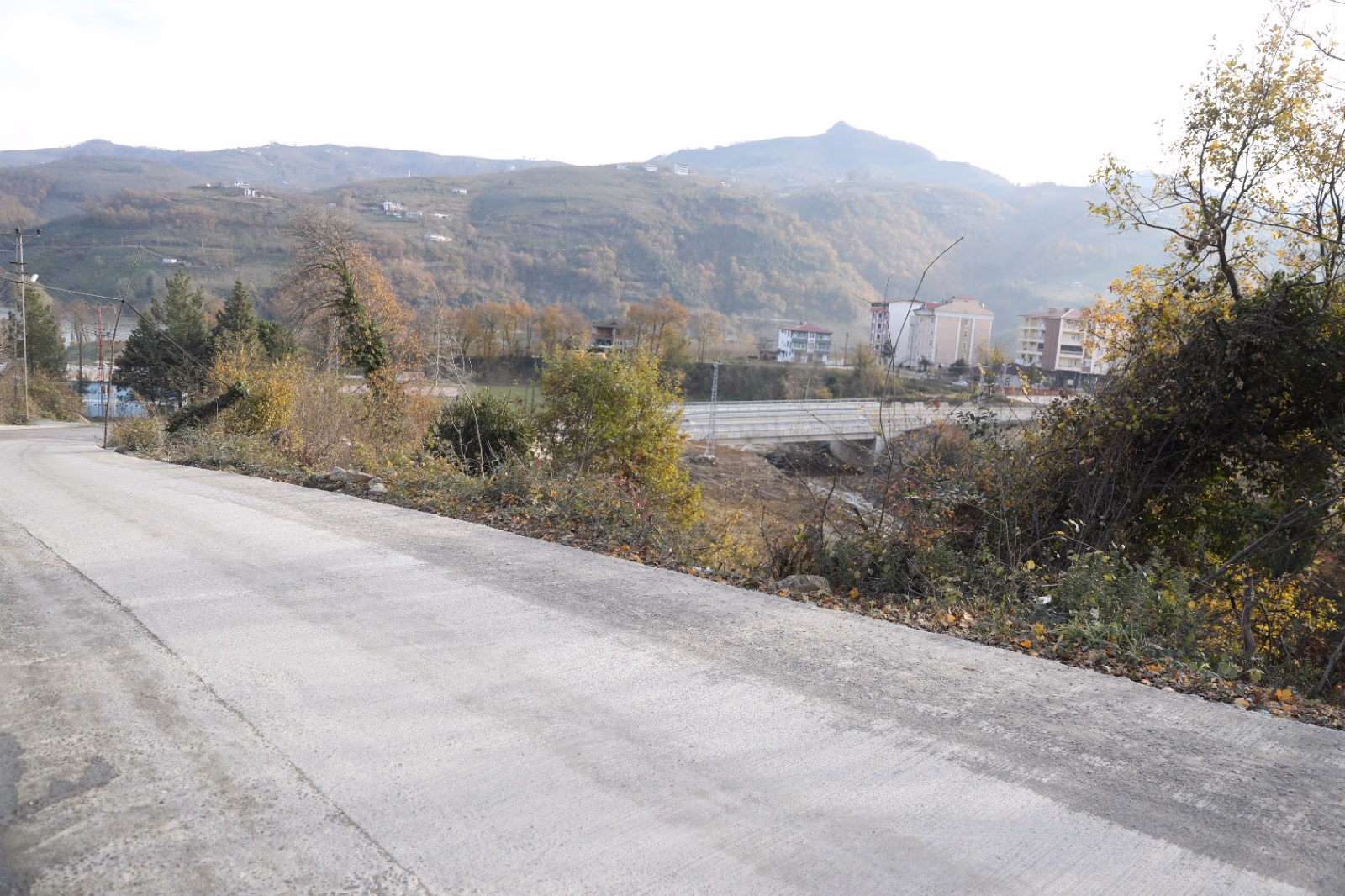 BAŞKAN DOĞAN AYVACIK İLÇESİNDE YOL ÇALIŞMALARINI İNCELEDİ - Görsel 2