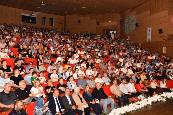 Büyükşehir  “Karadeniz’in renkleri”  ve  “Anadolu’dan geldik” ile büyüledi - Görsel 1