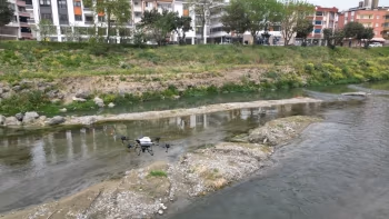 Büyükşehir’den derelerde drone ile ilaçlama çalışması - Görsel 1