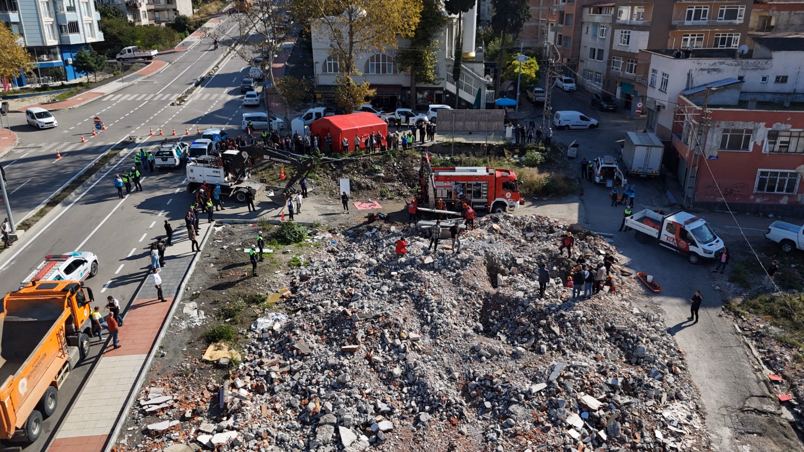 BÜYÜKŞEHİR’DEN NEFES KESEN DEPREM TATBİKATI - Görsel 1