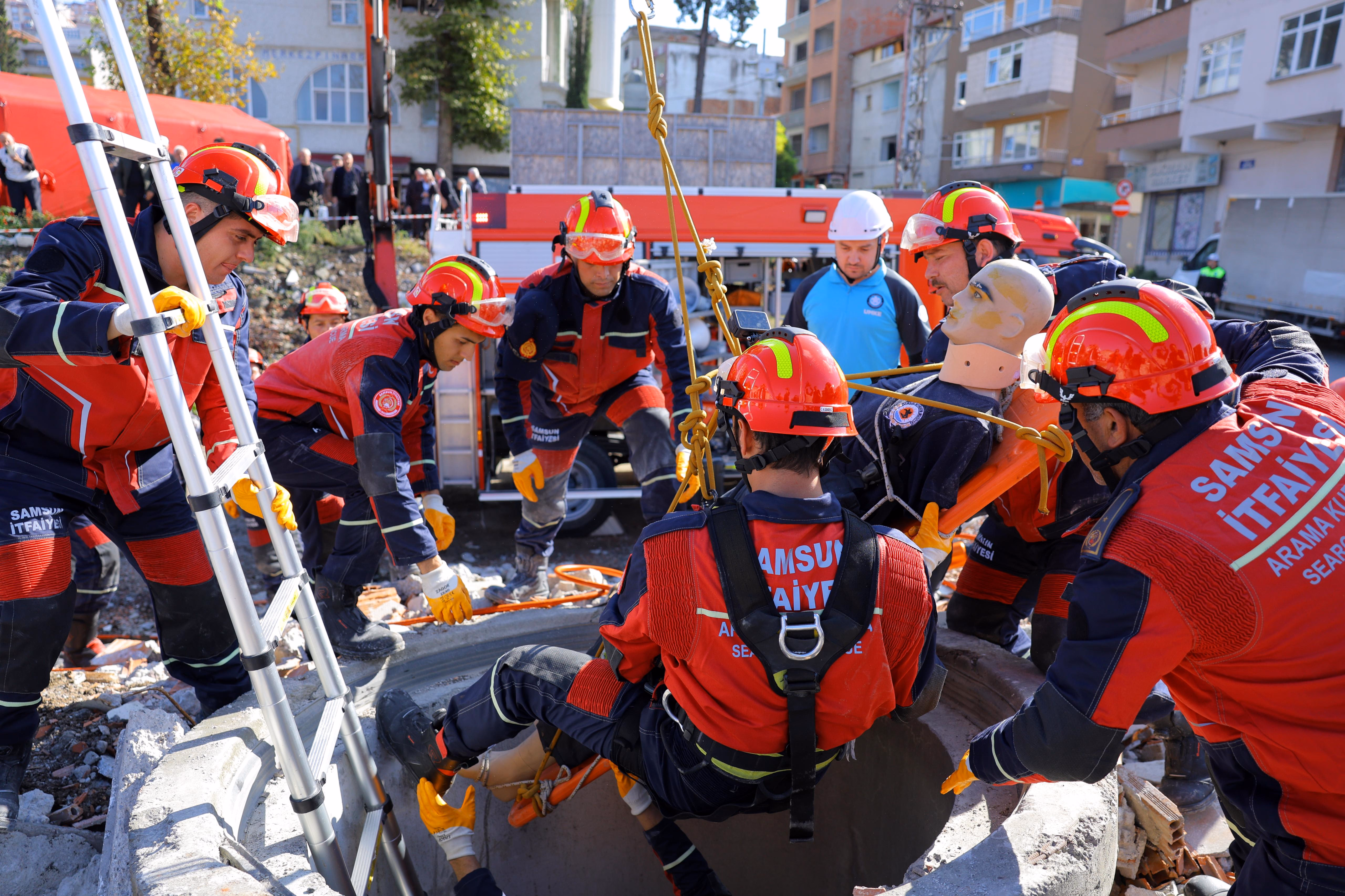 BÜYÜKŞEHİR’DEN NEFES KESEN DEPREM TATBİKATI - Görsel 11