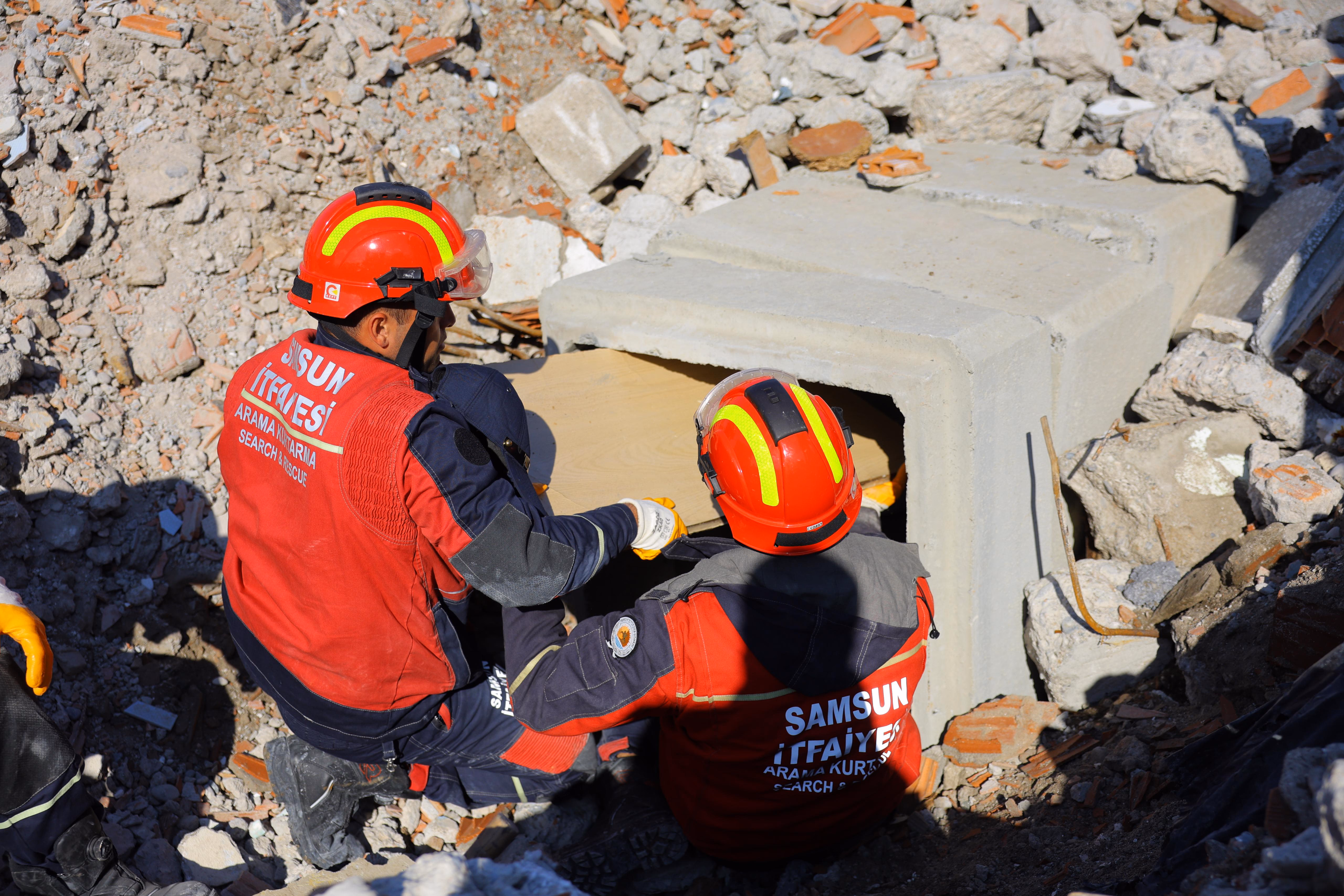 BÜYÜKŞEHİR’DEN NEFES KESEN DEPREM TATBİKATI - Görsel 12