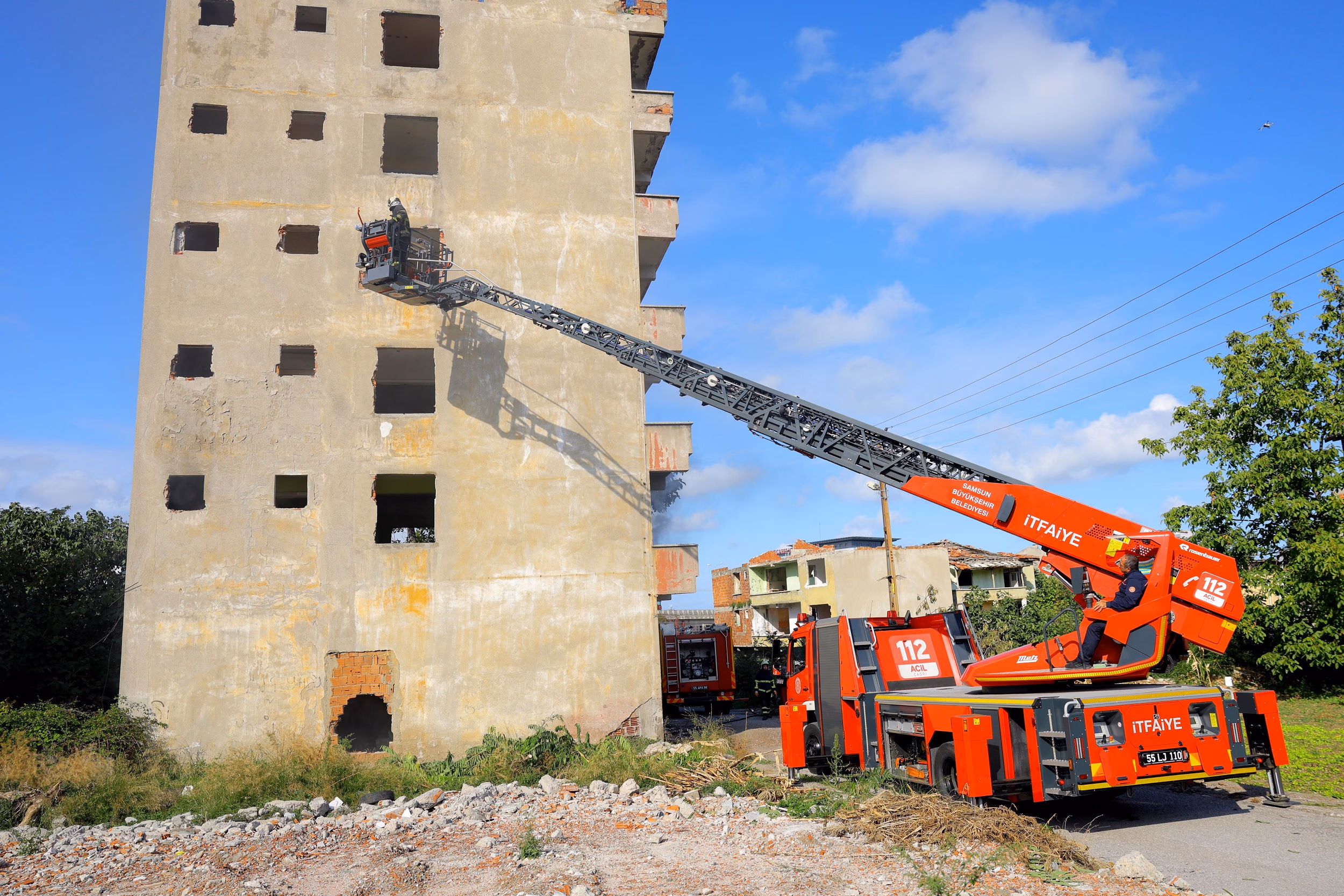 BÜYÜKŞEHİR’DEN NEFES KESEN DEPREM TATBİKATI - Görsel 13