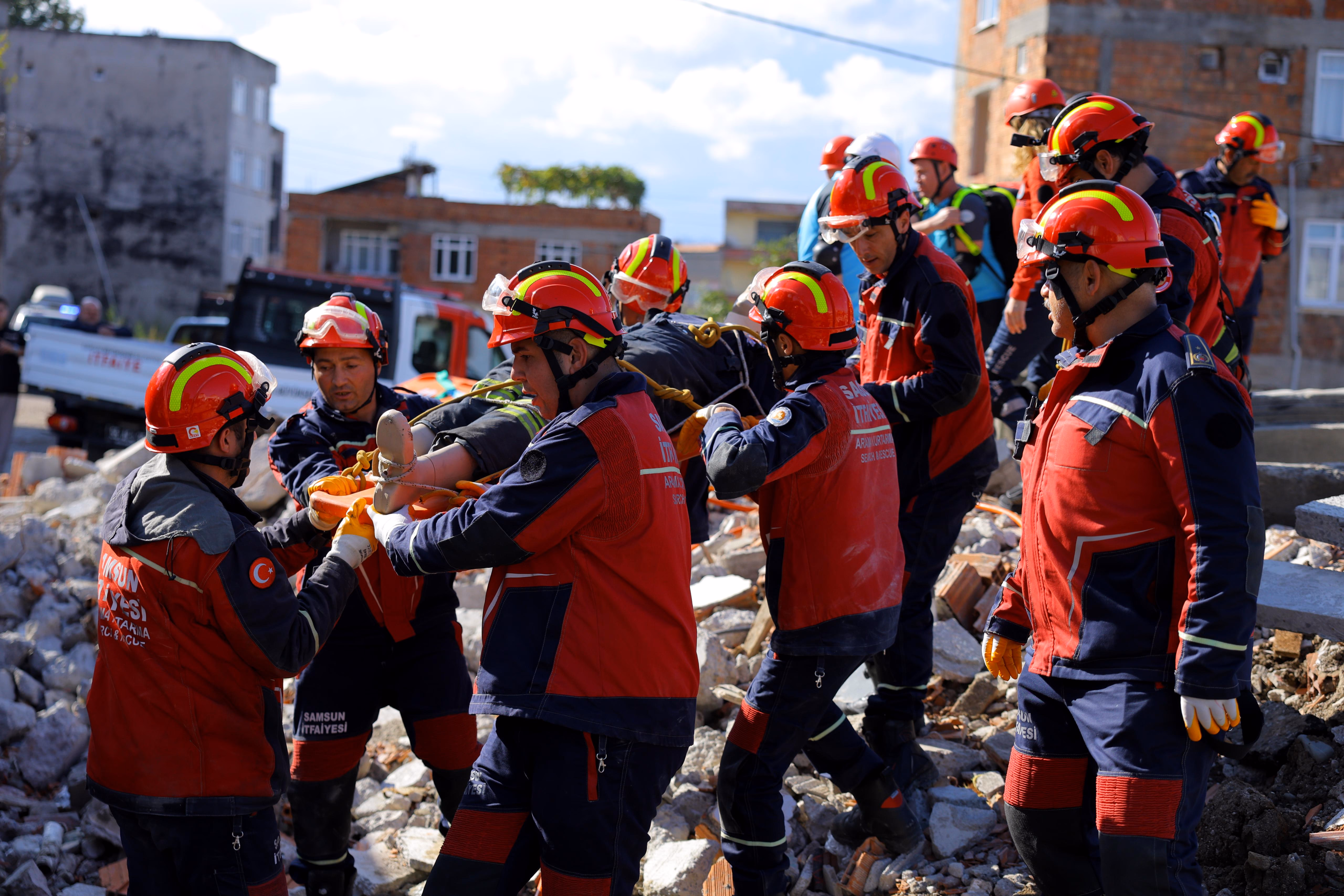 BÜYÜKŞEHİR’DEN NEFES KESEN DEPREM TATBİKATI - Görsel 15