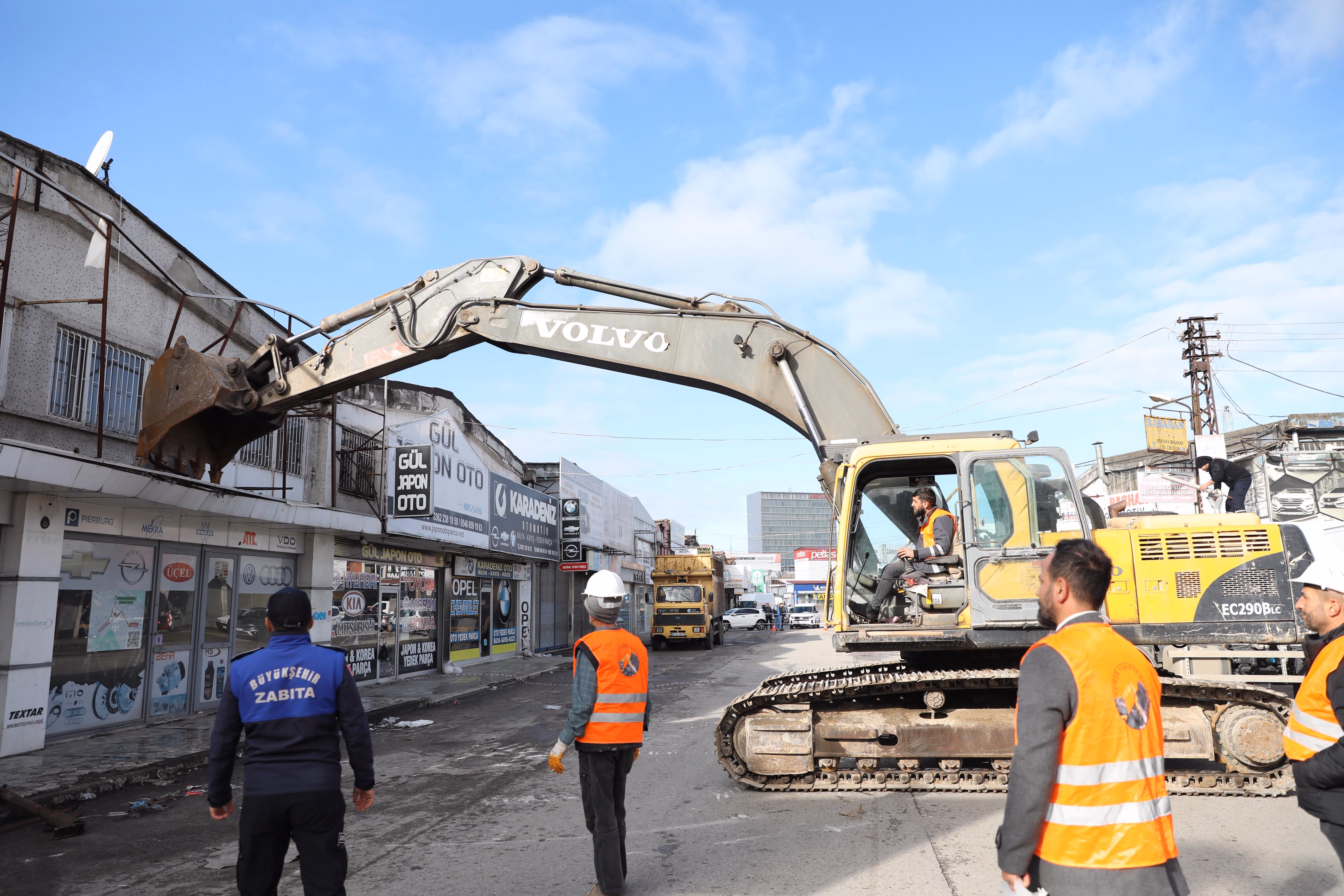 GÜLSAN’DA TARİHİ GÜN: İLK YIKIM GERÇEKLEŞTİ - Görsel 4