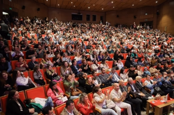 İLK KONSERİNDE MÜZİKSEVERLERDEN TAM NOT ALDI - Görsel 2