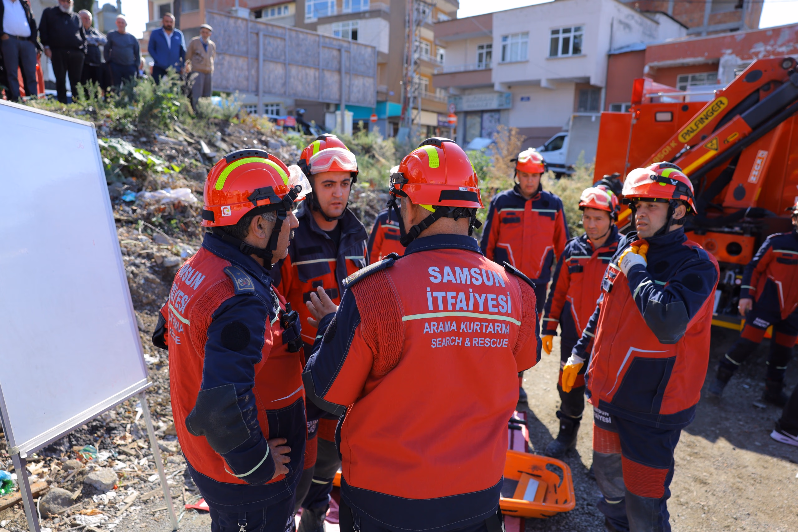 SAMSUN İTFAİYESİ MÜDAHALE GÜCÜ İLE DİKKAT ÇEKİYOR - Görsel 3