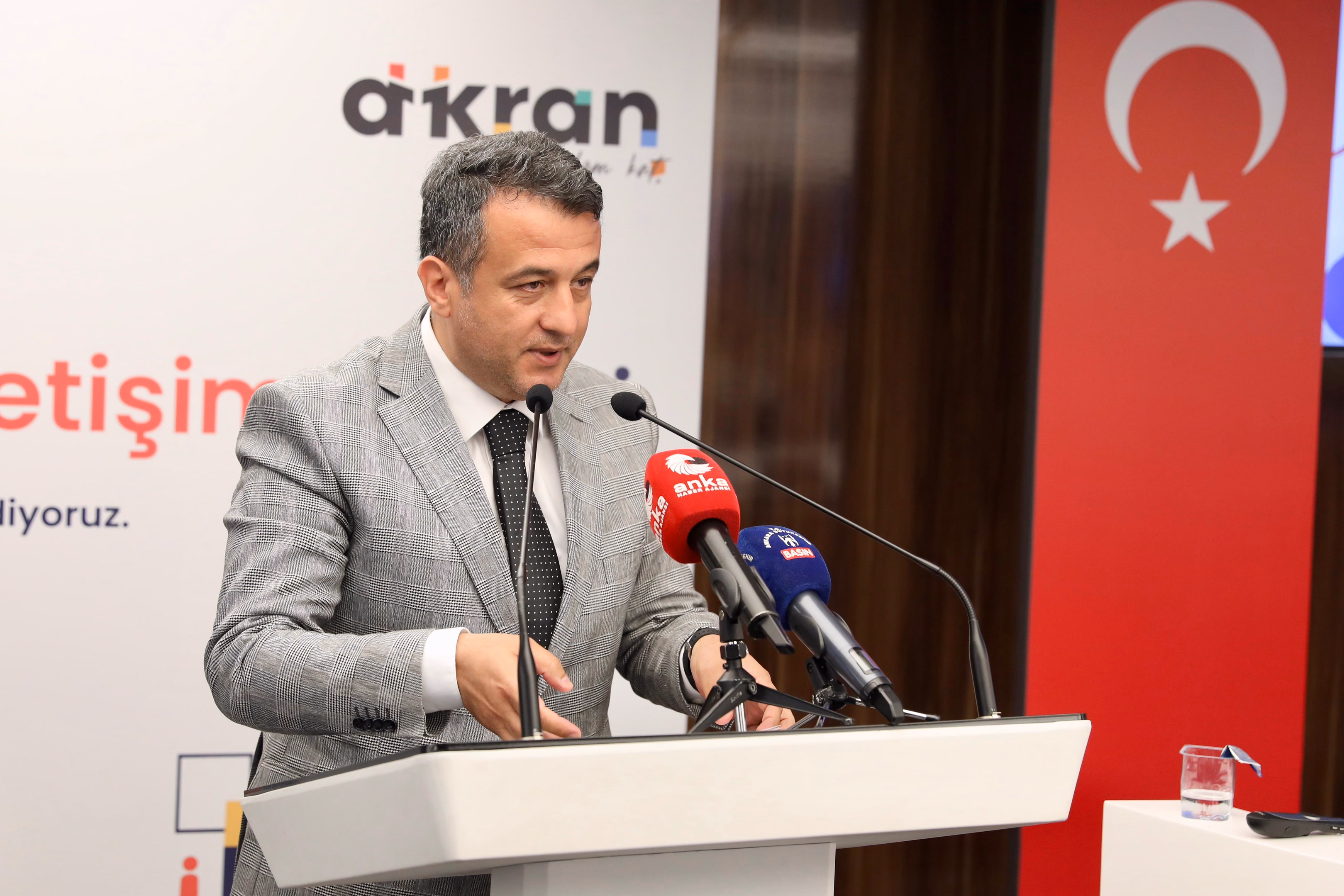 “GENÇ DOSTU KENT” ÖDÜLÜ: BAŞKAN DOĞAN’A ÖDÜL ZİRVEDE TAKDİM EDİLDİ - Görsel 3