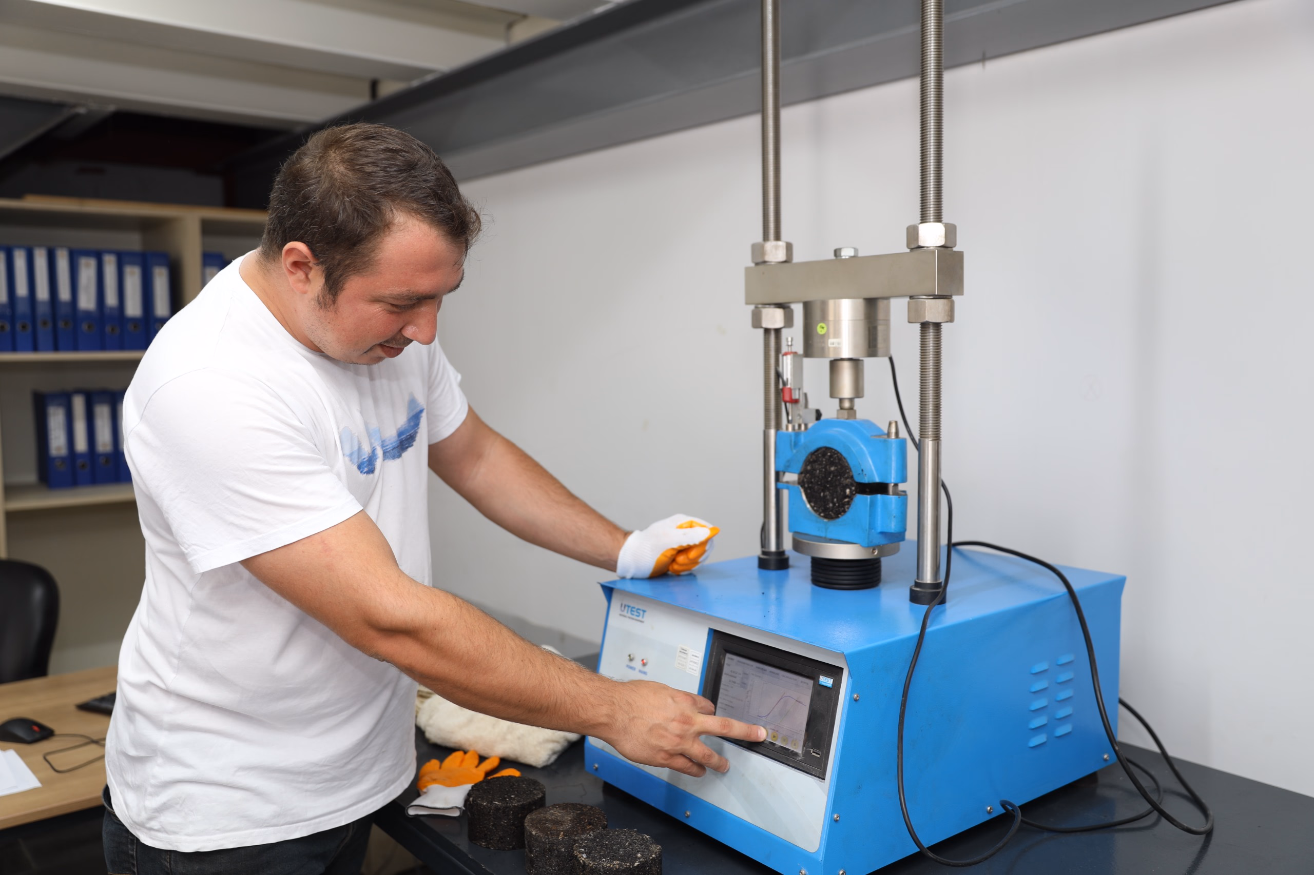 KALİTE KONTROL LABORATUVARIYLA GÜVENLİ VE UZUN ÖMÜRLÜ YATIRIMLAR