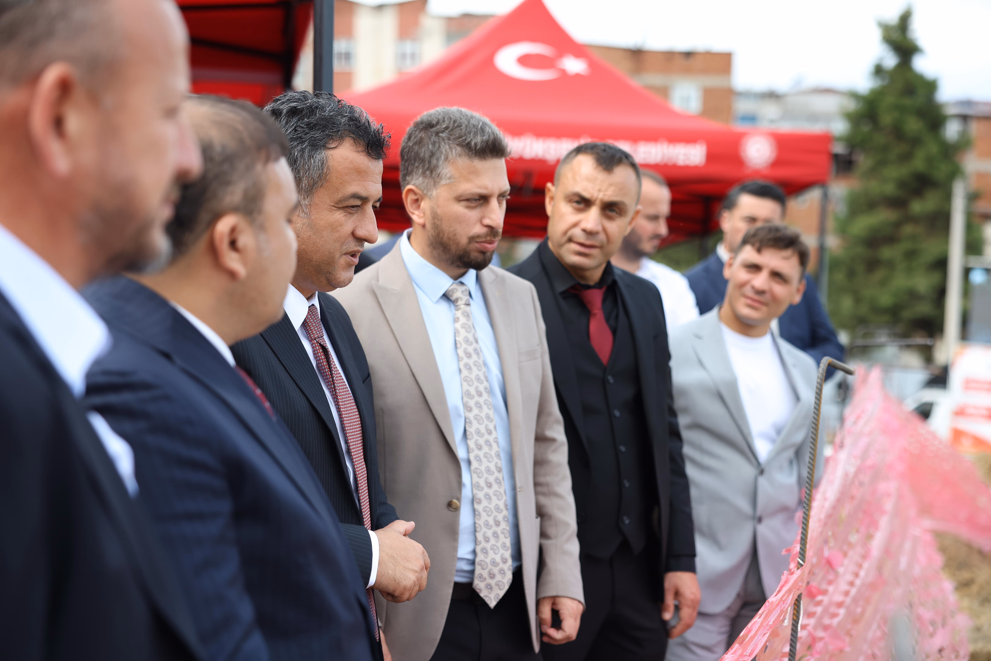 KENTSEL DÖNÜŞÜM 1. ETAPTA İLK KAZMA VURULDU.YENİ KONUT VE İŞ YERLERİNİN İNŞASI BAŞLADI - Görsel 2