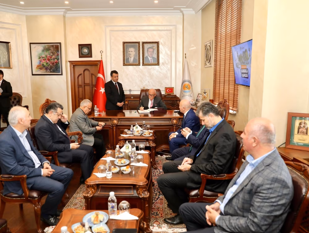 Başkan Doğan “Yerel Yönetimler” heyetini Büyükşehir Belediyesinde ağırladı