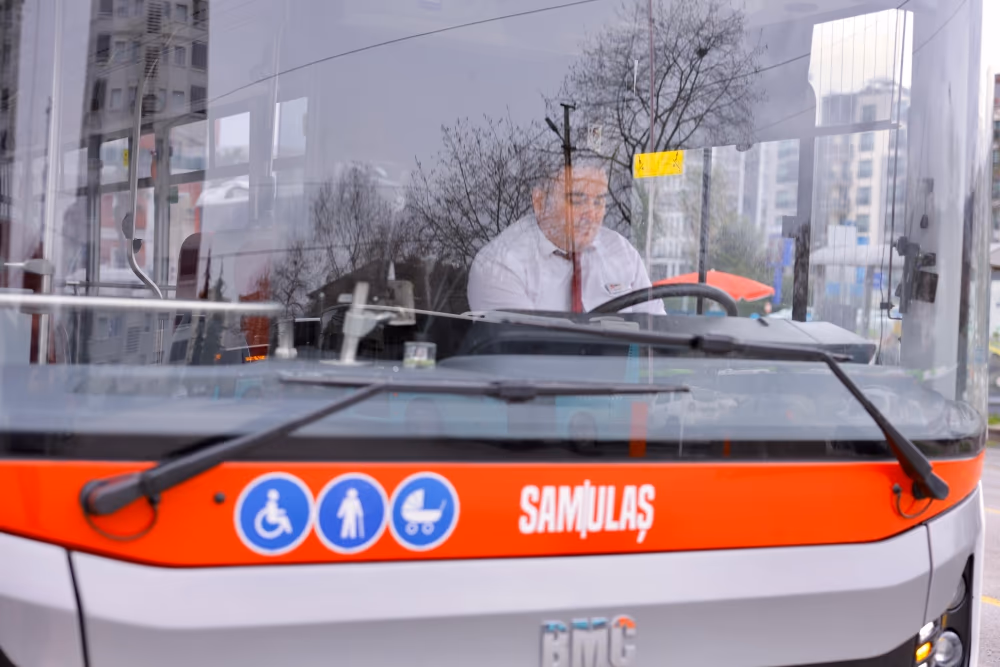 BÜYÜKŞEHİR BELEDİYESİ OTOBÜS ŞOFÖRÜNDEN ÖRNEK DAVRANIŞ