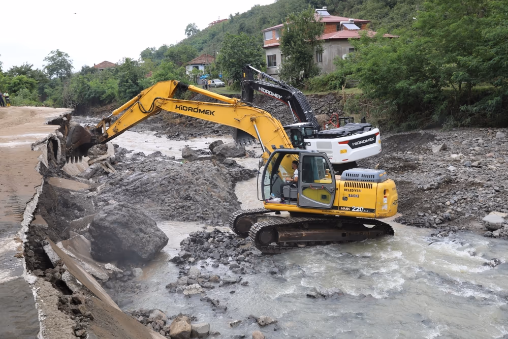 Büyükşehir tüm ekip ve ekipmanlarıyla sahada