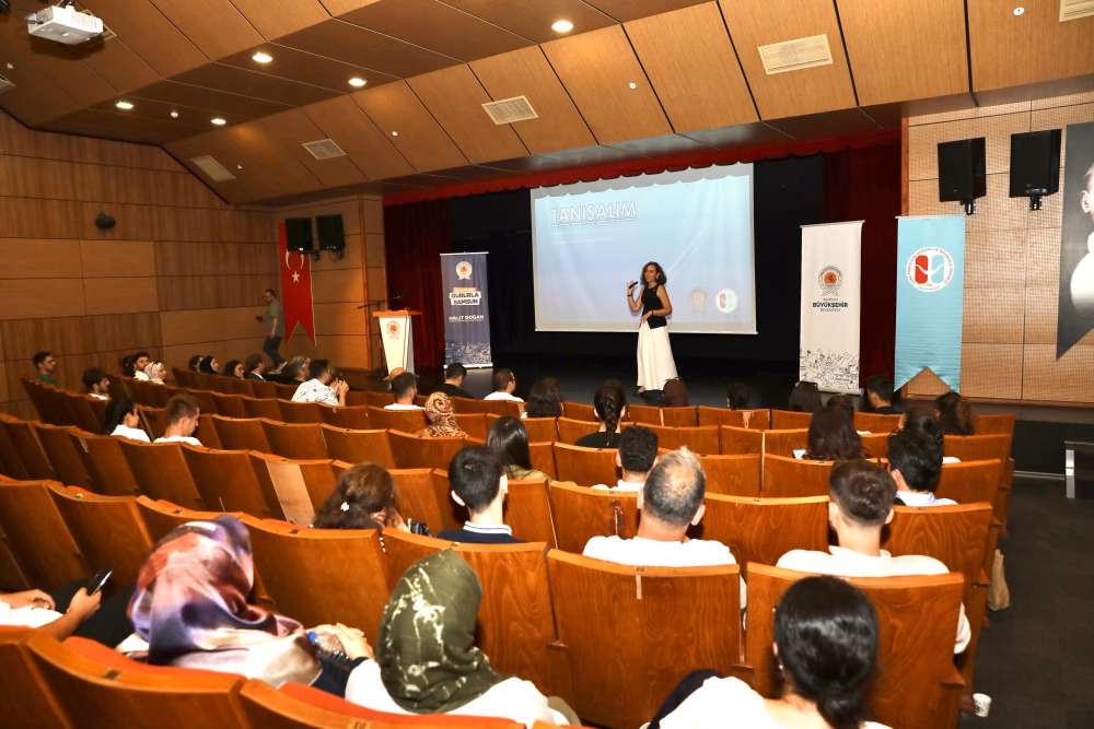 BÜYÜKŞEHİR ÜNİVERSİTE ADAYLARININ YANINDA