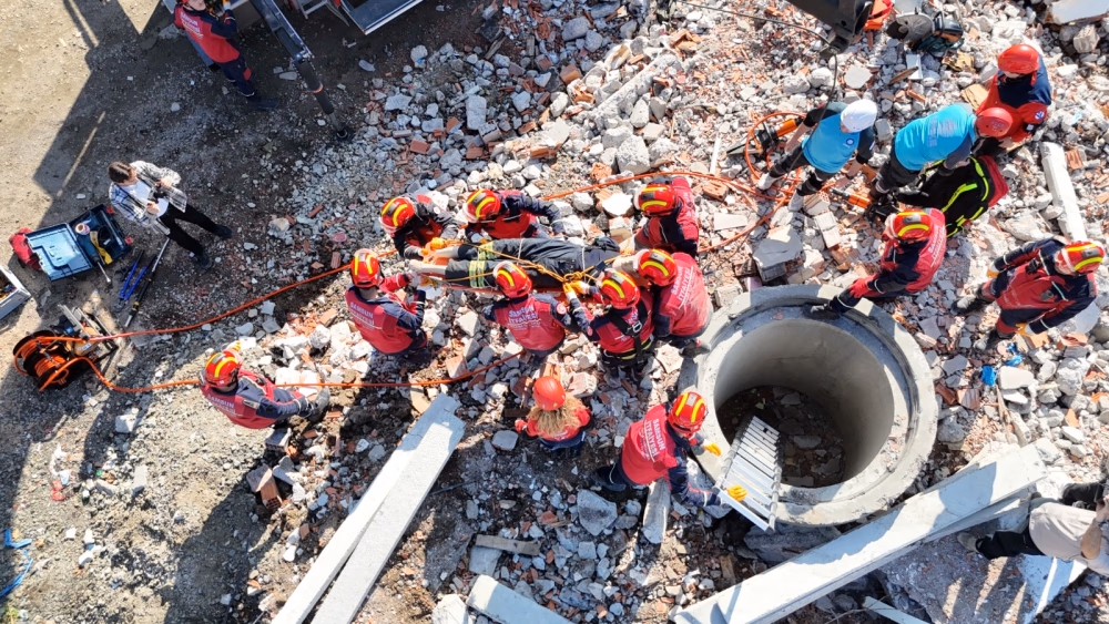 BÜYÜKŞEHİR’DEN NEFES KESEN DEPREM TATBİKATI