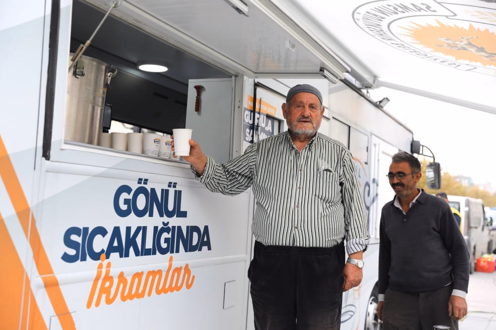GÖNÜLLERE DOKUNAN HİZMET: SOĞUK HAVADA SICAK ÇORBA İKRAMI