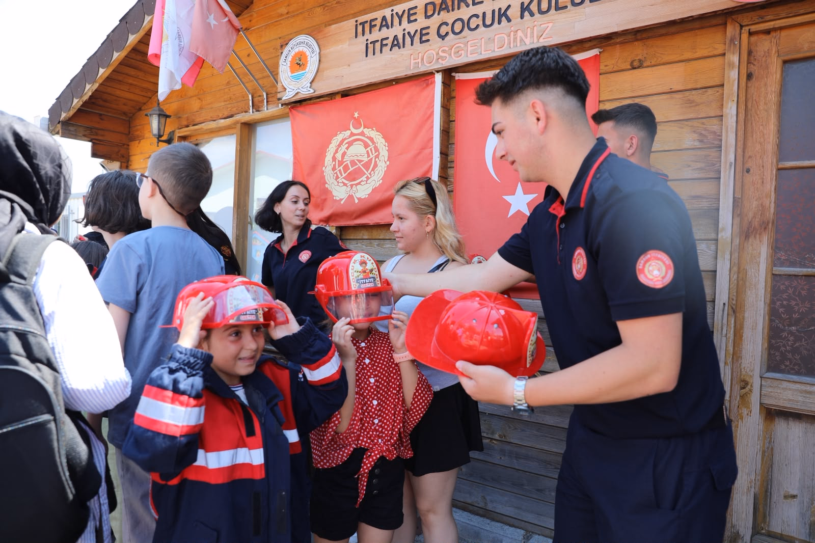 ÖZEL ÇOCUKLAR İTFAİYECİLİK MESLEĞİNİ YAKINDAN TANIDI - Görsel 8