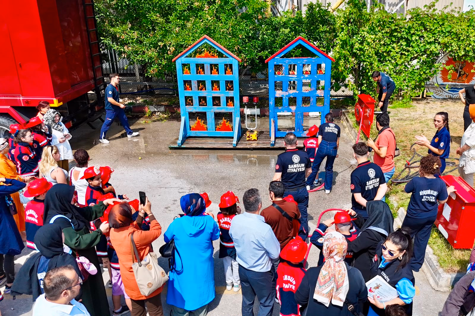ÖZEL ÇOCUKLAR İTFAİYECİLİK MESLEĞİNİ YAKINDAN TANIDI