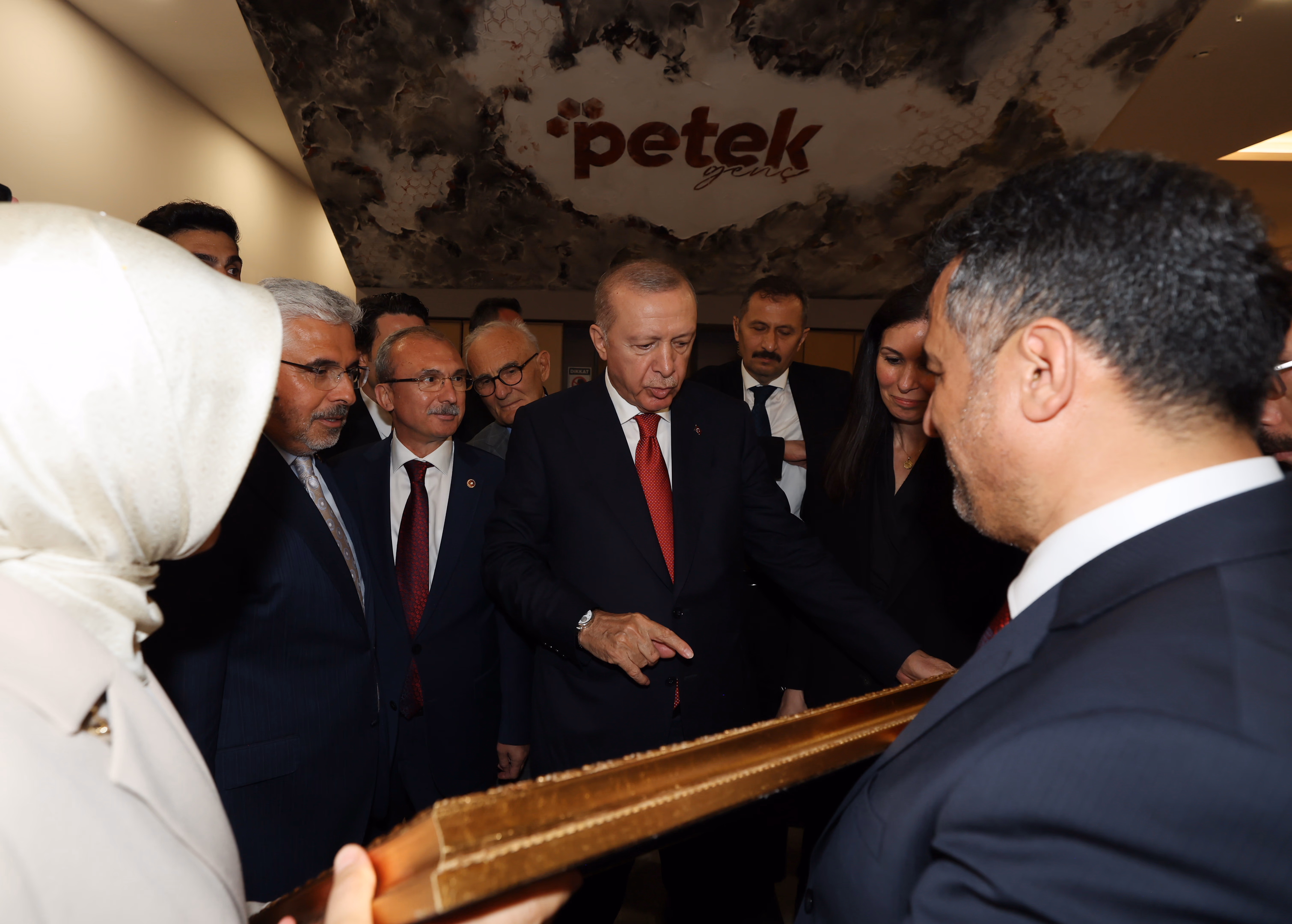 PETEK GENÇ CUMHURBAŞKANI ERDOĞAN’I AĞIRLADI