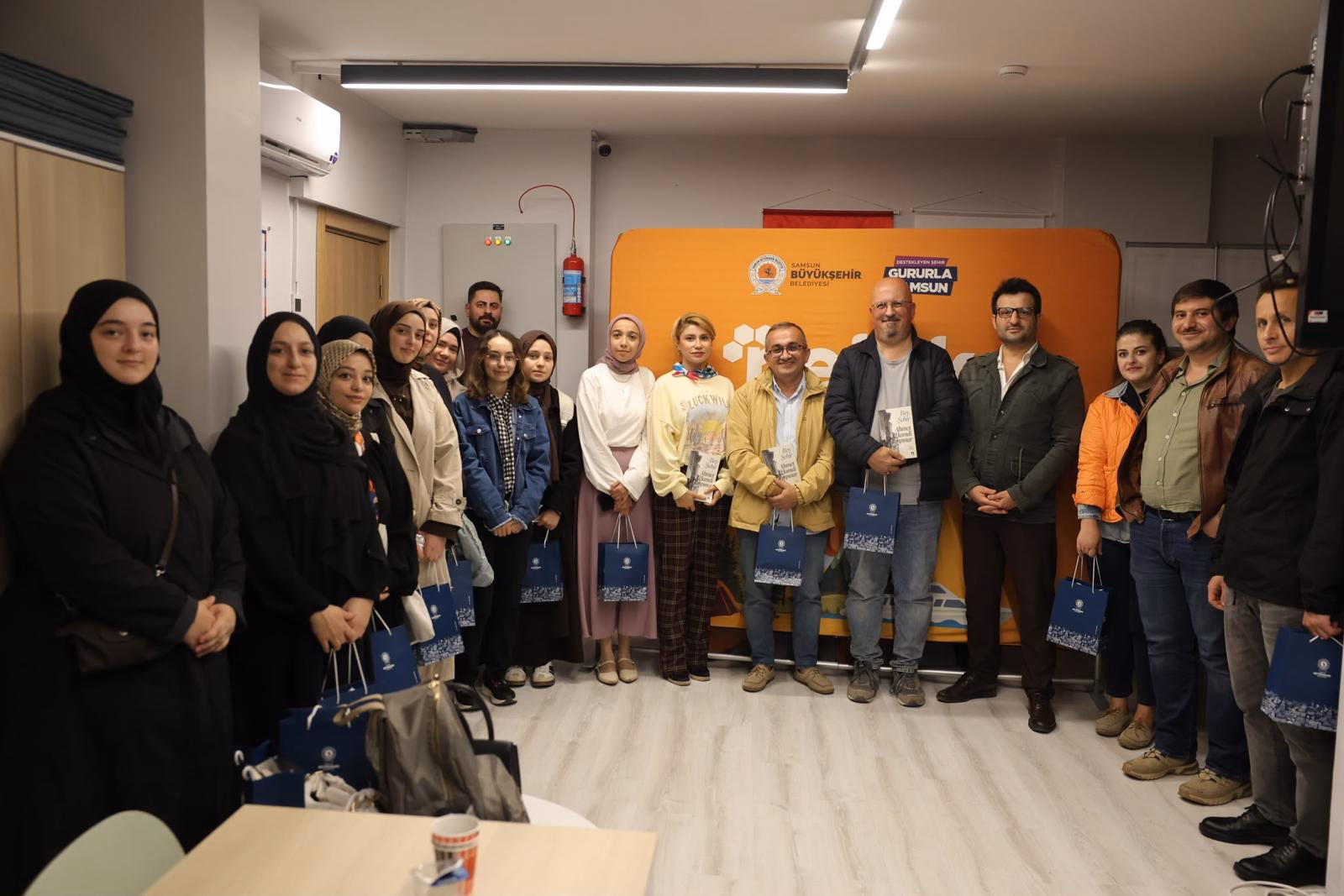 PETEK GENÇ KİTAP KULÜBÜ’NDE HER AY YENİ BİR ESER KİTAPSEVERLERLE BULUŞUYOR
