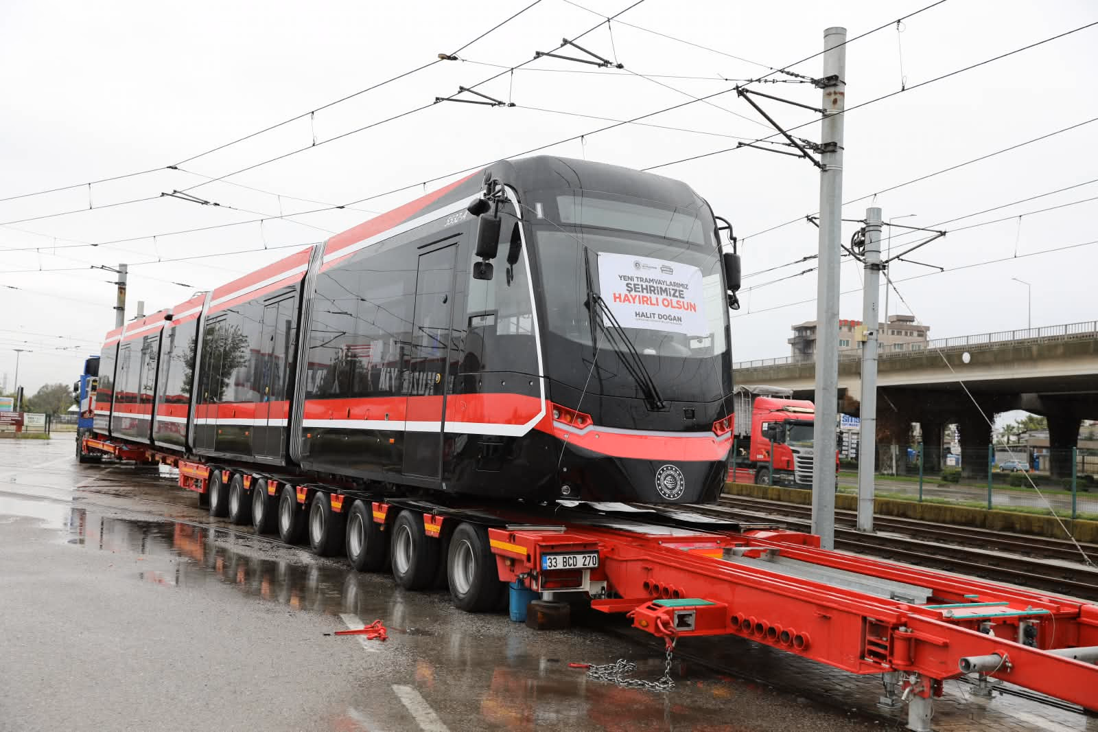 SAMSUN’UN TOPLU TAŞIMA FİLOSU GÜÇLENİYOR 12 YENİ TRAMVAYDAN ÜÇÜNCÜSÜ DE SAMSUN’A GELDİ