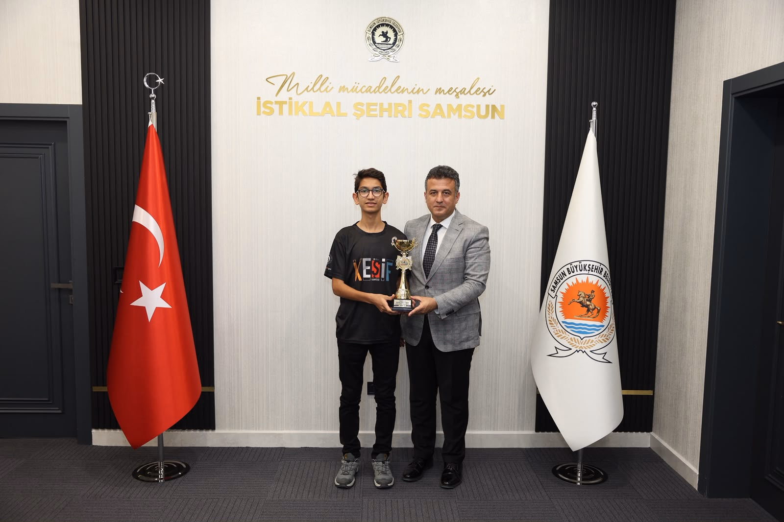 TÜRKİYE DRONE ŞAMPİYONU KEREM YİĞİT’TEN BAŞKAN DOĞAN’A ZİYARET