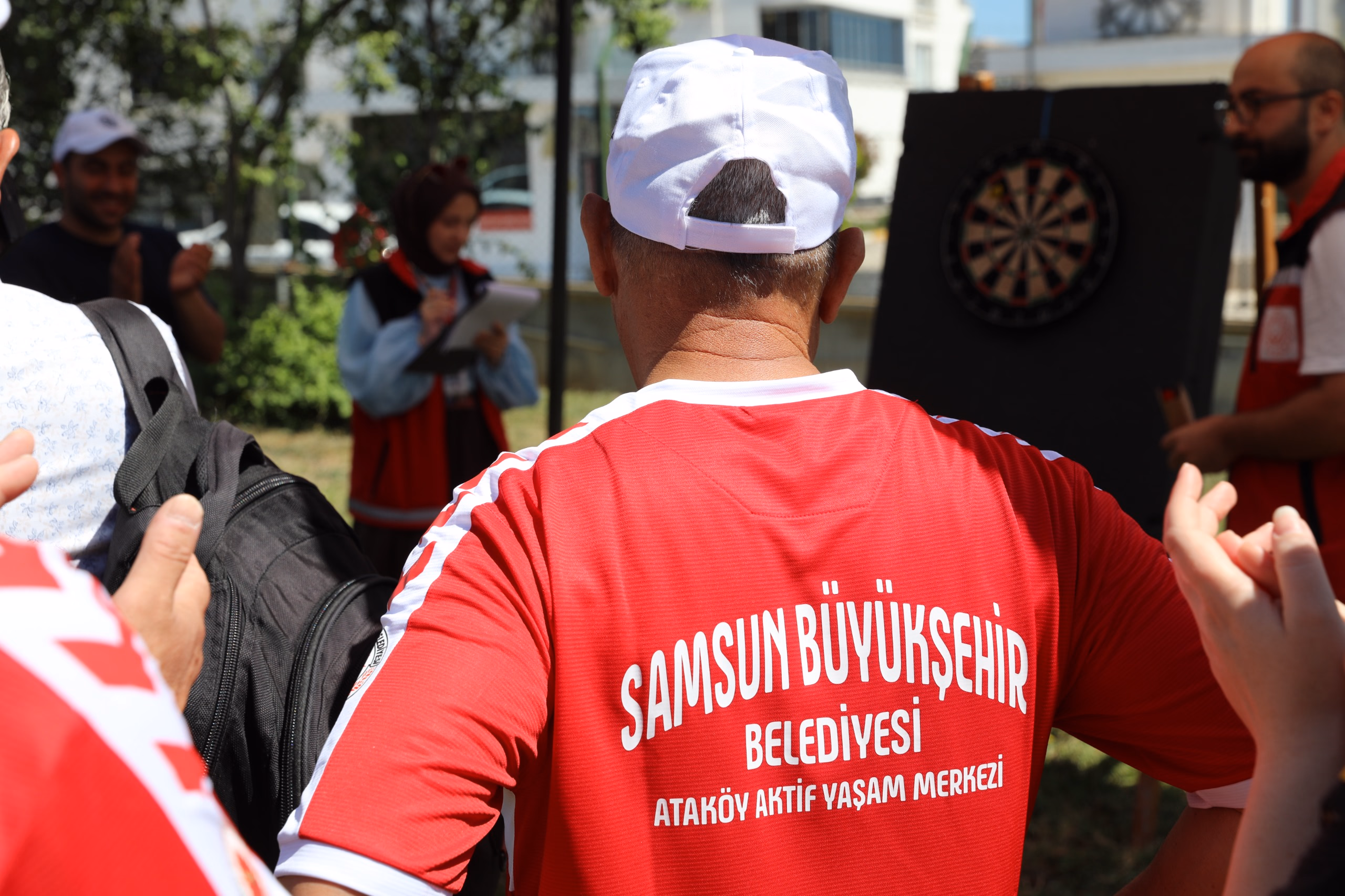 YAŞ ALANLAR OLİMPİYAT OYUNLARI RENKLİ GÖRÜNTÜLERE SAHNE OLDU - Görsel 3