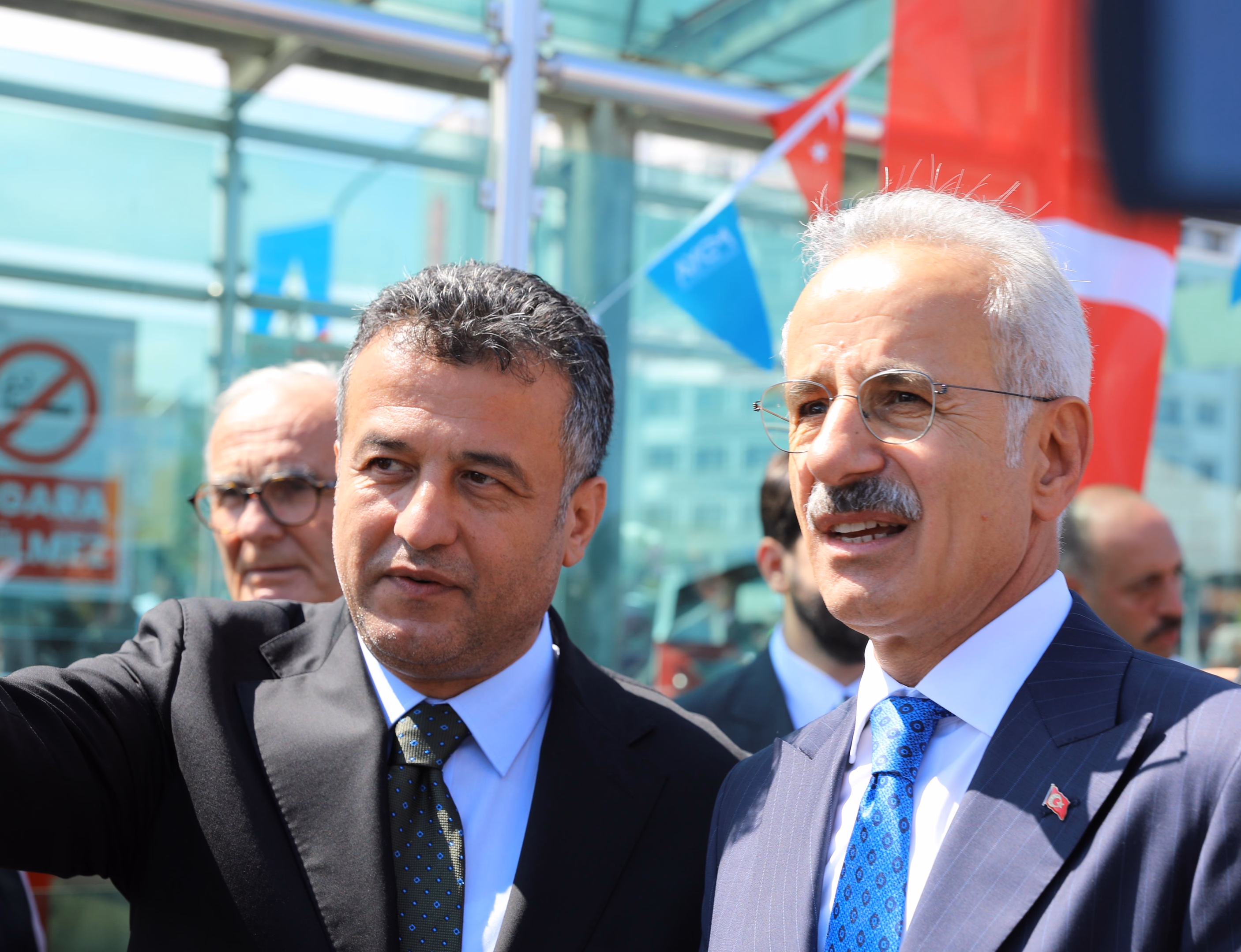 YOLCU TAŞIMAYA BAŞLAYAN YENİ TRAMVAYLAR GÖZ DOLDURDU - Görsel 3